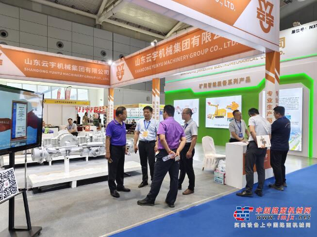 展示硬實力 云宇車橋盛裝亮相2024濟南國際工程機械暨裝備制造業產業鏈博覽會